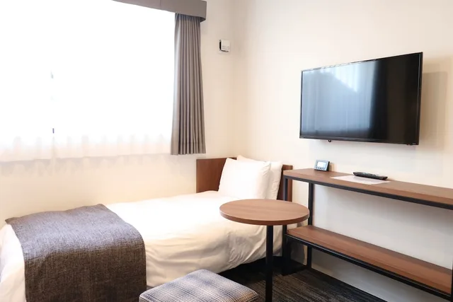 غرفة بسريرين منفصلين مع أريكة، M's Hotel Nijojo Oike 3/6