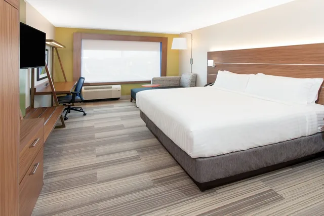 غرفة قياسية بسرير كوين، Holiday Inn Express and Suites Sterling Heights-Detroit Area 1/3