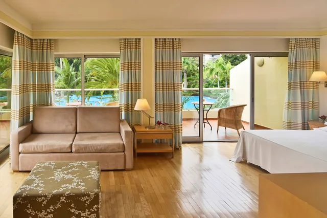 جناح جونيور سوبيريور بسرير كوين، Pestana Carlton Madeira 3/7
