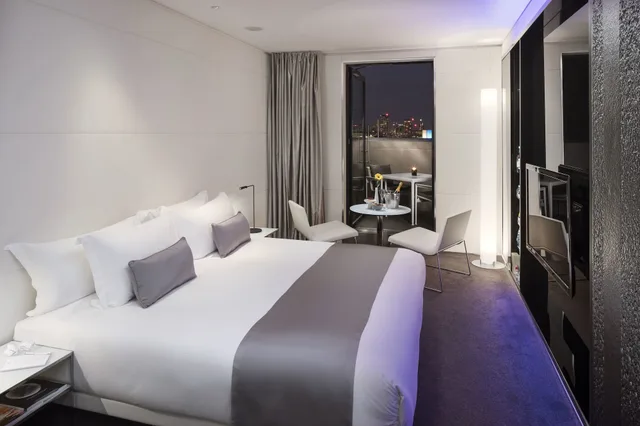 Me, Superior, King Bed, River View, Terrace, Me London Hotel 1/8