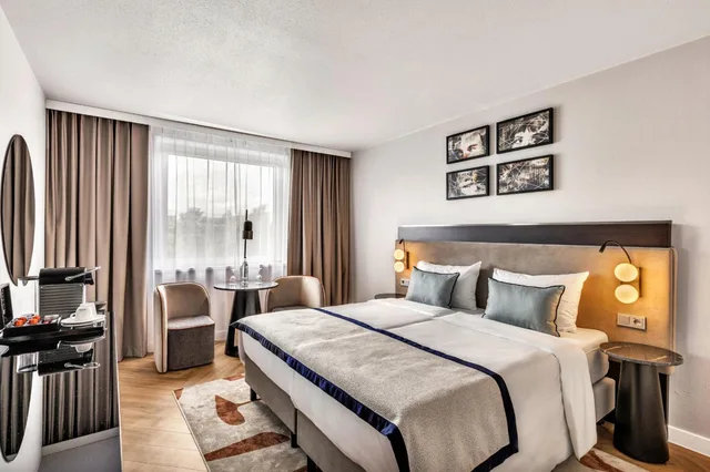 غرفة عائلية بسرير مزدوج مع أريكة، Leonardo Hotel Hannover Medical Park 3/5