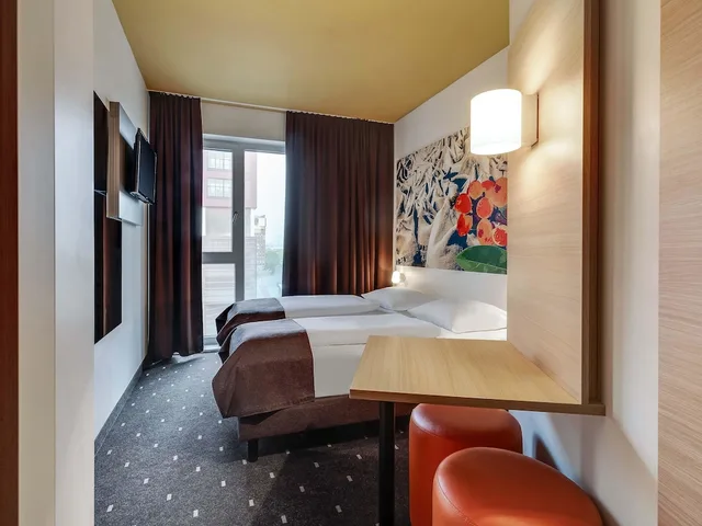 غرفة بسريرين منفصلين، B&B Hotel Bremen-Uberseestadt 2/5