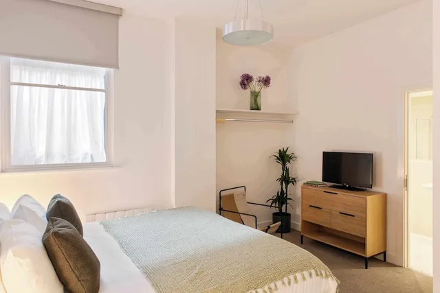 2 Bedrooms, Plus, Apartment, 2 King Beds, Sofa, Cove Minshull Street Piccadilly (ex. SACO Manchester - Piccadilly) 3/10