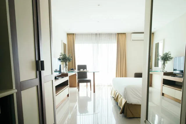 غرفة سوبيريور بسريرين منفصلين وسرير كينج، Thomson Hotel Huamark 2/3