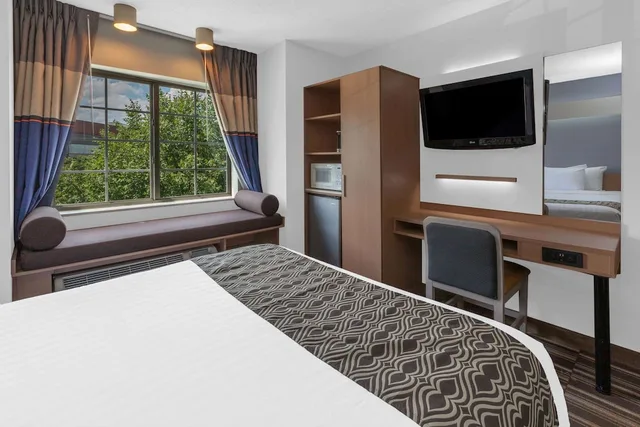 Standard, Queen Bed, Accessible, Microtel Inn & Suites by Wyndham BWI Airport Baltimore 4/8