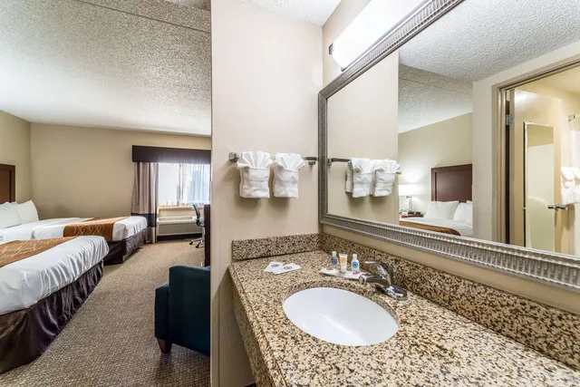 Room, 2 Double Beds, Comfort Inn Festus-St. Louis South 2/2