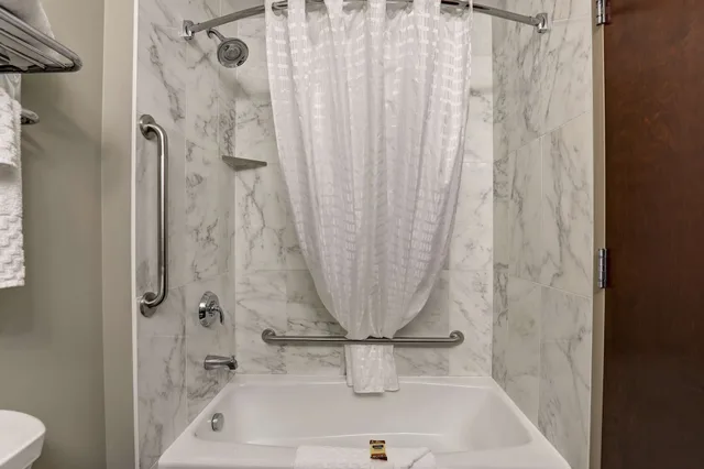 غرفة قياسية بسريرين كوين بمطبخ صغير، Best Western Brandon Inn 7/7