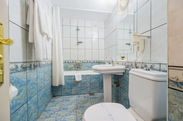 غرفة بسريرين منفصلين، Imparatul Romanilor 3/4