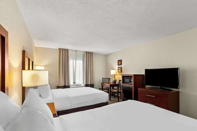 غرفة بزنس بسريرين كوين، Comfort Inn St. Louis - Westport Event Center 2/5