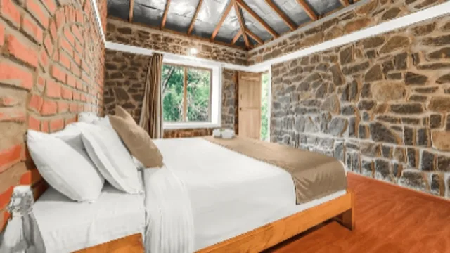 1 Bedroom, Suite, 1 King and 1 Single Beds, Street Side View, Balcony، Zac's Valley Resort 3/3