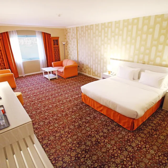 Grand Room King with Creek View، The George Hotel by Saffron 1/5