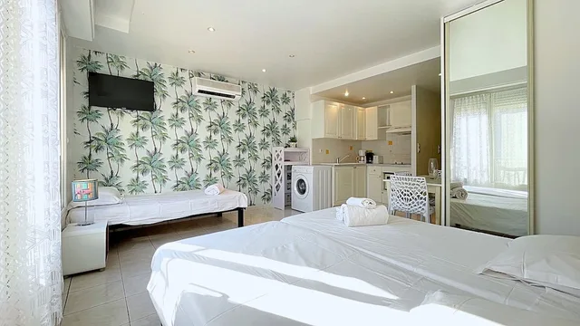 شقة بسرير كوين وسرير فردي، Le Florian Hotel 2/10