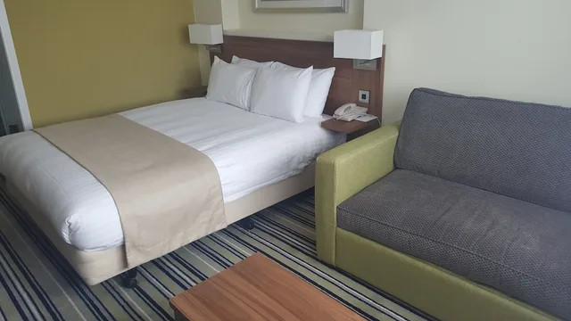 غرفة قياسية بسرير مزدوج مع أريكة، Holiday Inn Derby Nottingham M1 J25 6/10