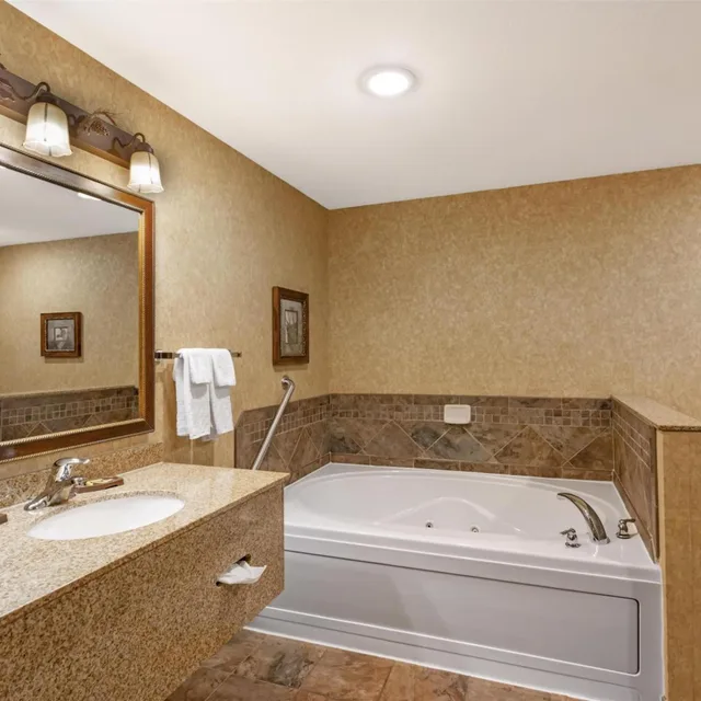 جناح بسريرين كوين، Best Western Plus Kelly Inn and Suites 4/6