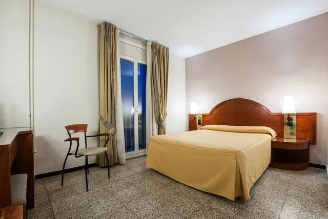 غرفة بسرير مزدوج، Hotel Gaudi 1/2