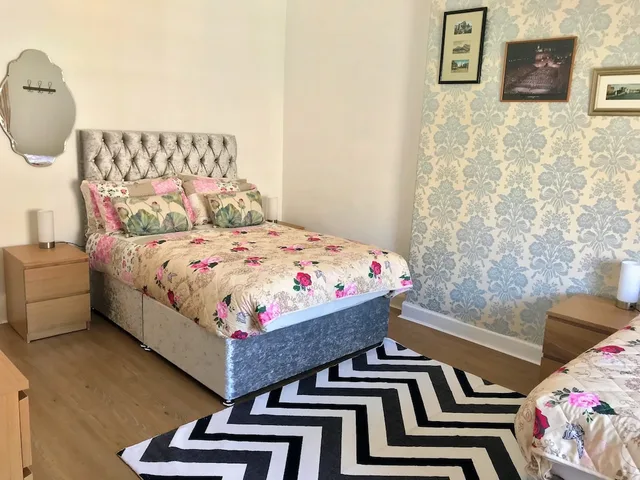3 Bedrooms, Economy, Apartment, 2 Double and Twin Beds, Sofa، 233 Leith Apartment 4/6