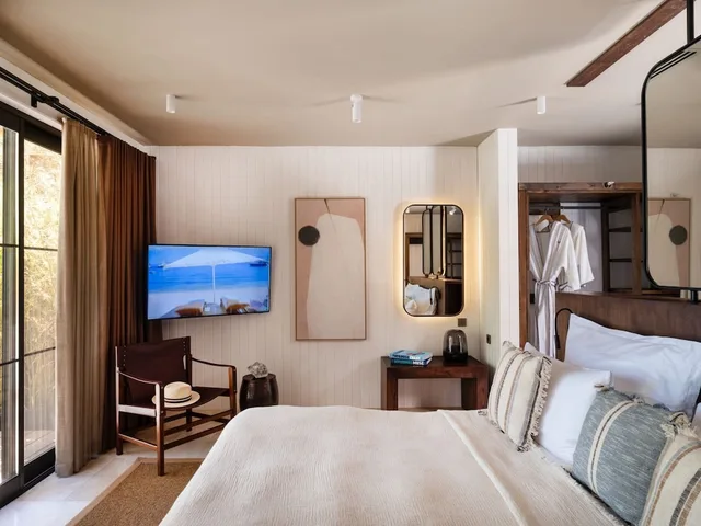 Design, Studio, Suite, King Bed, Sea View, Private Pool، Yazz Collective 2/10