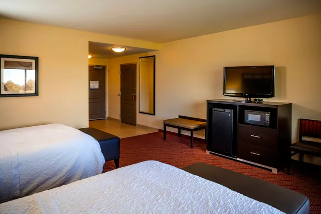 Room, 2 Queen Beds, Accessible, Hampton Inn Limerick-Philadelphia Area 2/3