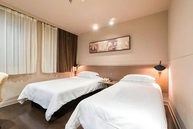 Suite, Twin Beds, Jinjiang Inn Select (Shanghai Nanjing Road Pedestrian Street) 2/2