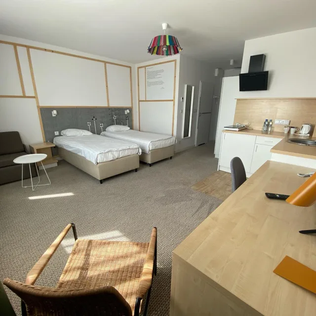 غرفة كبيرة بسريرين منفصلين، Arche Hotel Poloneza 1/4