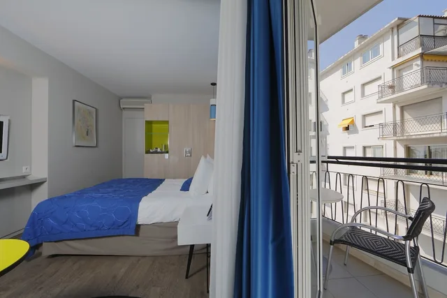 Room, Queen Bed, Garden View, Balcony, HOTEL NAPOLEON 3/5