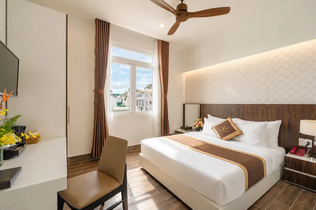 Standard, Queen Bed, Partial View, Ground Floor، Minh Chien Hotel 1/2