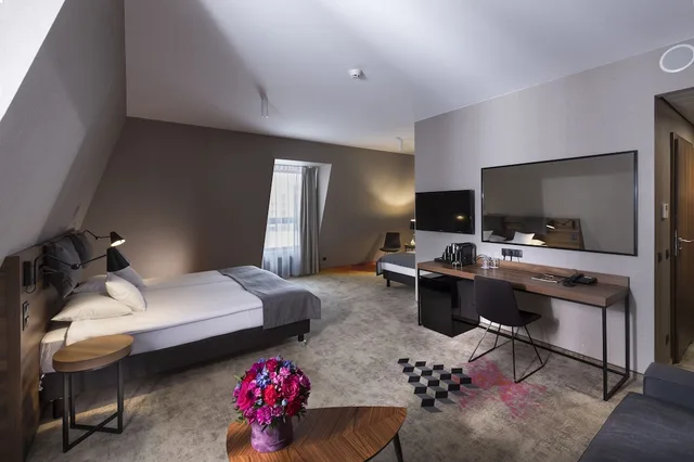 Plus, Deluxe، Hotel Sadova 1/3
