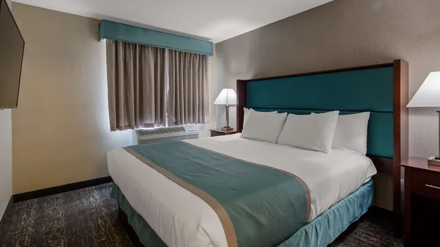 غرفة بسرير كينج لذوي الإعاقة، Best Western Hampshire Inn And Suites Seabrook 1/4