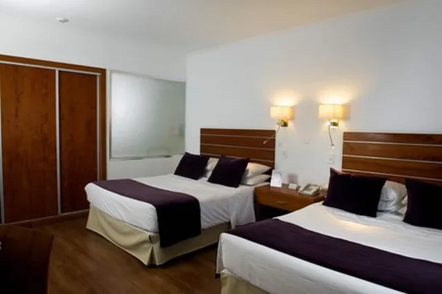 Master, 2 Queen Beds، Saint George Hotel 2/7
