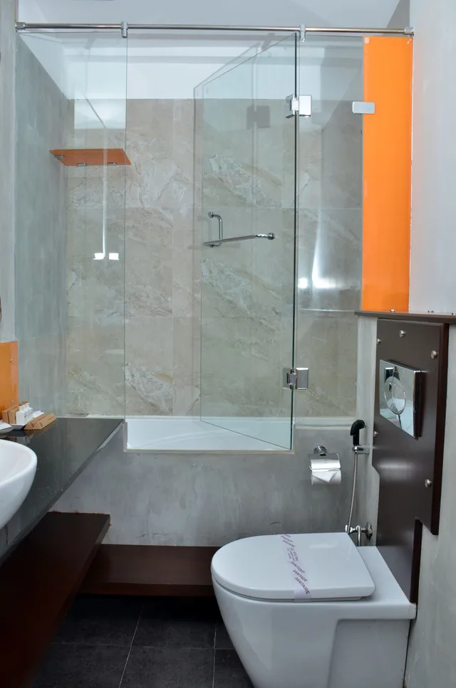 جناح، Topaz Hotel 10/10