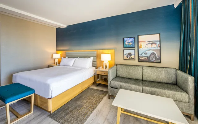 Fireside, King Bed, Partial Ocean View، Inn at the Pier Pismo Beach 3/5