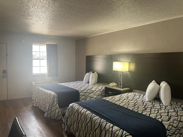 2 Queen Beds Non-Smoking, Micfridge، Motel6 New Boston, TX 2/8