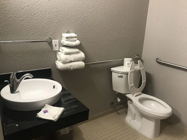 غرفة ديلوكس مفردة بسرير مزدوج لذوي الإعاقة، Motel6 Fort Wayne, IN 6/10