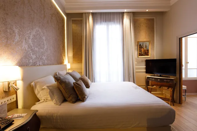 غرفة ديلوكس كبيرة بسرير كوين، Hotel & Spa Le Grand Monarque, BW Premier Collection 6/10
