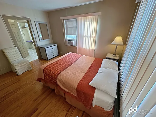 شقة بريميوم بسرير فردي وسرير كوين بغرفة نوم واحدة مع أريكة بمطبخ، Travel Inn and Suites Flemington 1/7