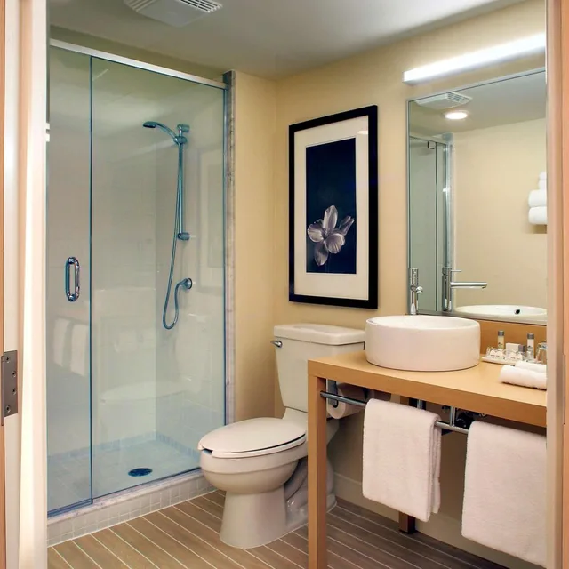 غرفة سوبيريور بسرير كينج وسريرين كوين، NOVOTEL MONTREAL AIRPORT 6/6