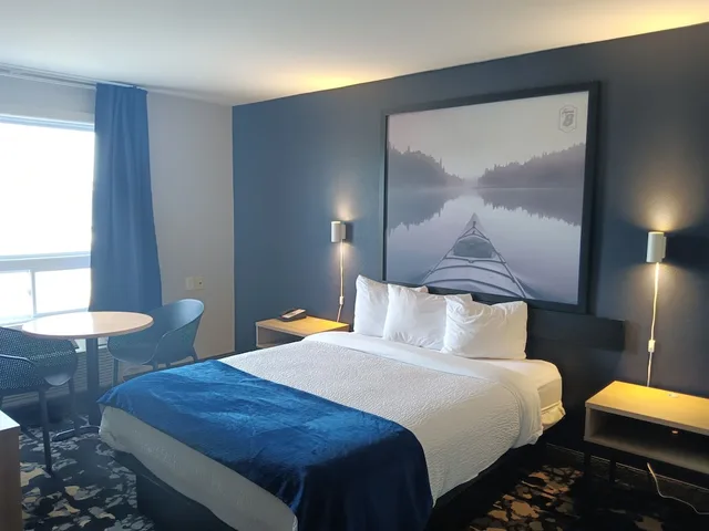 غرفة قياسية بسرير كينج، Super 8 By Wyndham St-Jerome 2/6