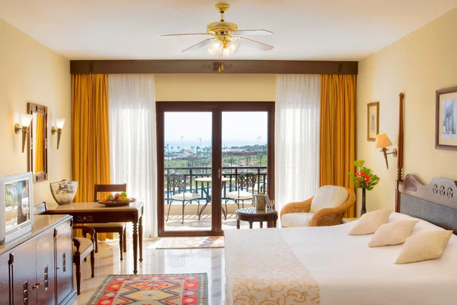 غرفة ديلوكس بسرير مزدوج بإطلالة على البحر، Steigenberger ALDAU Beach Hotel 4/5
