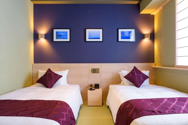 غرفة يابانية ديلوكس بسريرين منفصلين وفرشتي فوتون بحوض استحمام، Best Western Plus Hotel Fino Chitose 1/3