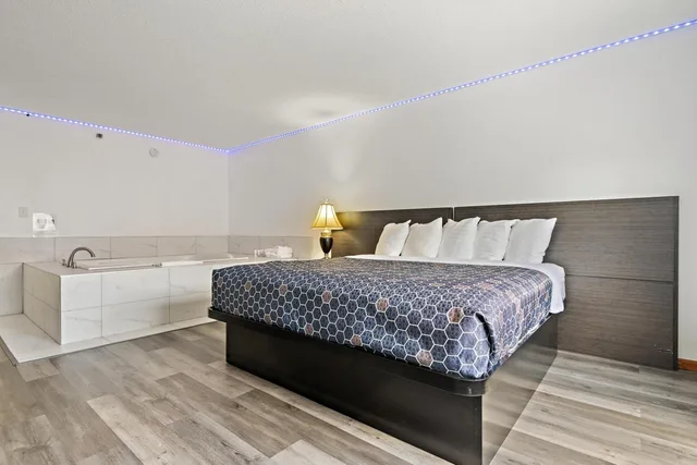 جناح بجاكوزي، Chicago Club Inn & Suites 1/6