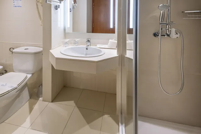 غرفة مفردة بسرير كوين، GHT Oasis Tossa & Spa 4/8