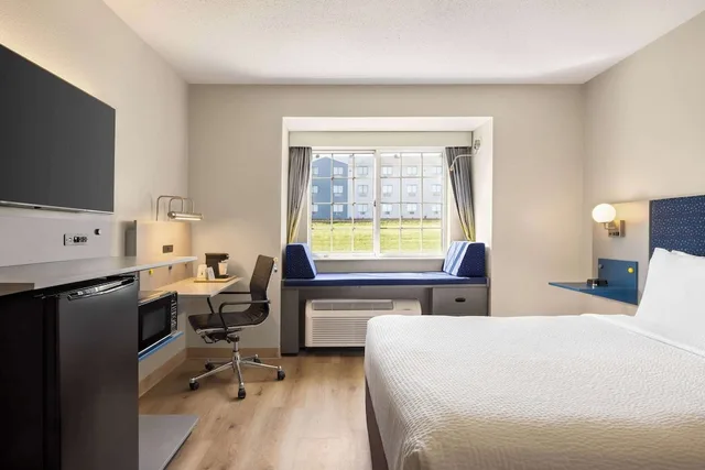 غرفة قياسية بسرير كوين لذوي الإعاقة، Microtel Inn & Suites by Wyndham New Ulm 3/7