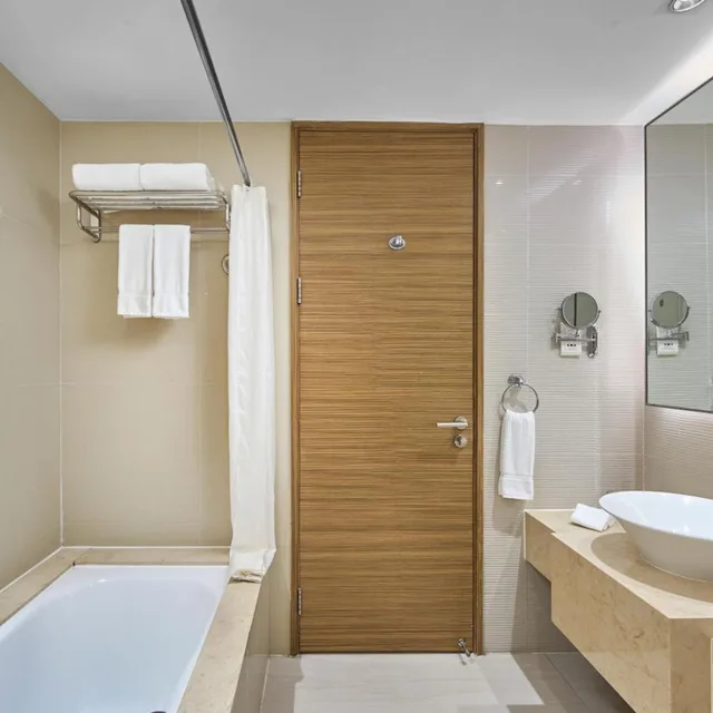 Comfortable Room King Bed, Four Points By Sheraton Shanghai Daning 8/8