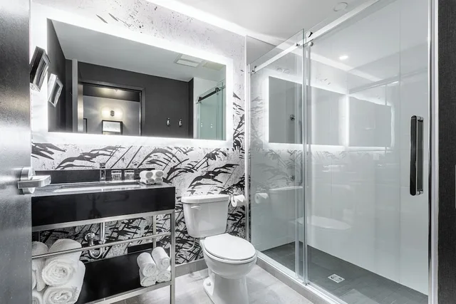 غرفة بسرير كينج لذوي الإعاقة، Doubletree By Hilton Quebec Resort 6/7