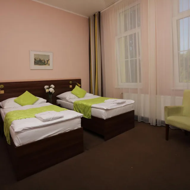 جناح، Zamecek Hotel 2/4