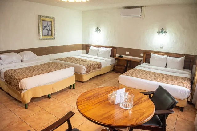 غرفة قياسية ثلاثية، Hotel Aeropuerto 3/4