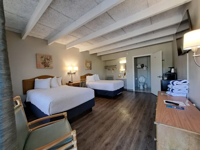 غرفة بسريرين مزدوجين، Days Inn & Suites By Wyndham Jekyll Island 8/10