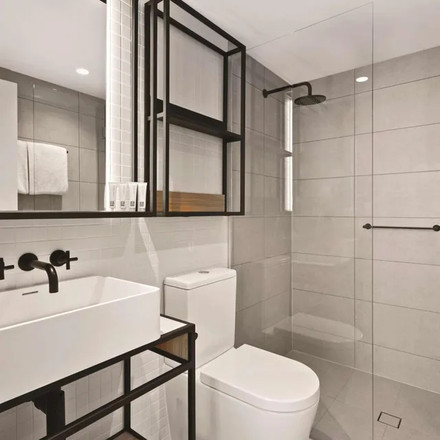 Room, Queen Bed, Yarra View, Vibe Hotel Melbourne 6/6