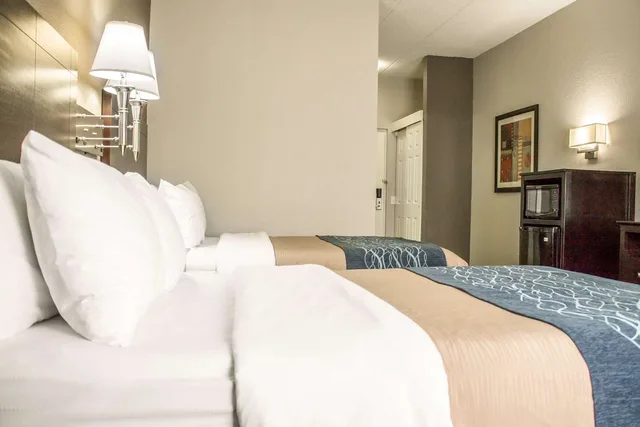 غرفة بسريرين مزدوجين، Comfort Inn Sandusky 1/1