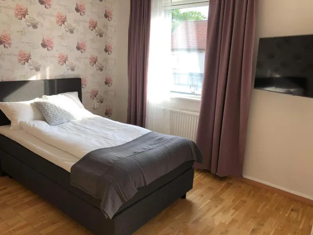 غرفة عائلية بسرير مزدوج، Smålandsstenar Hotell 4/10